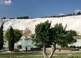 Güçsüz Ama Mağrur Başkent